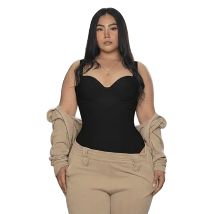 Modelo Usando Body corsé Roal Beauty tiendas yessi